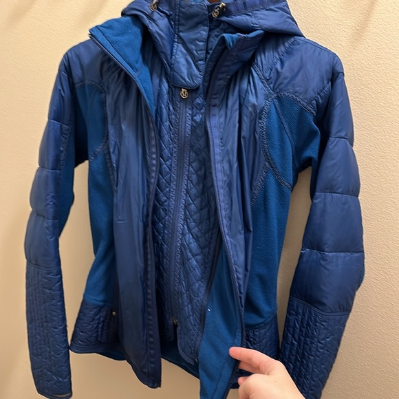 Lululemon Run: Bundle Up Jacket in Limitless Blue | size 6 - Picture 7 of 16